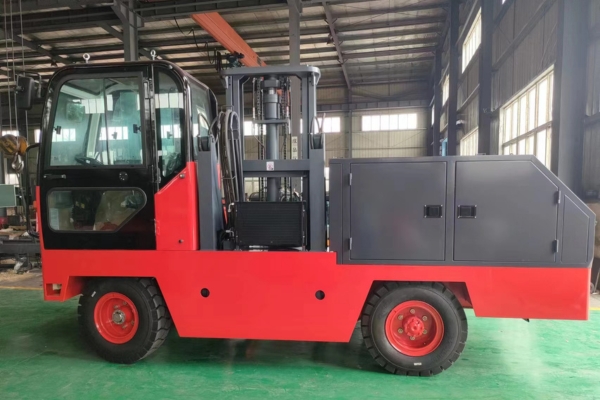 Diesel-Seitenlader-Gabelstapler SOCMA HNS100 für die Handhabung langer Objekte