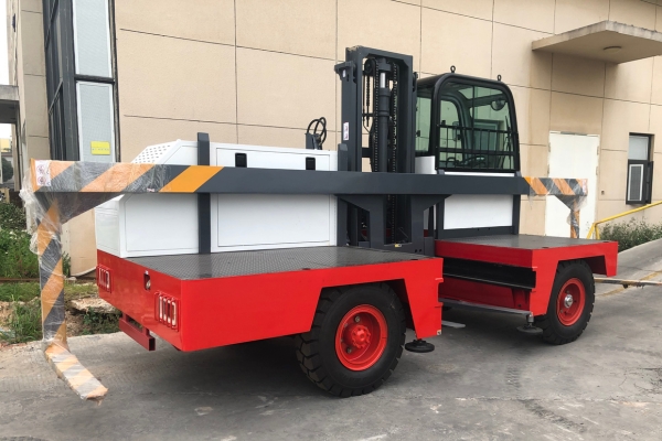 Elektrischer Seitenlader-Gabelstapler SOCMA HNS30EL für die Handhabung langer Objekte